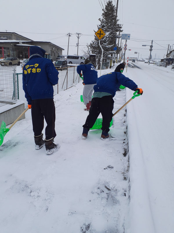 地域の除雪作業します